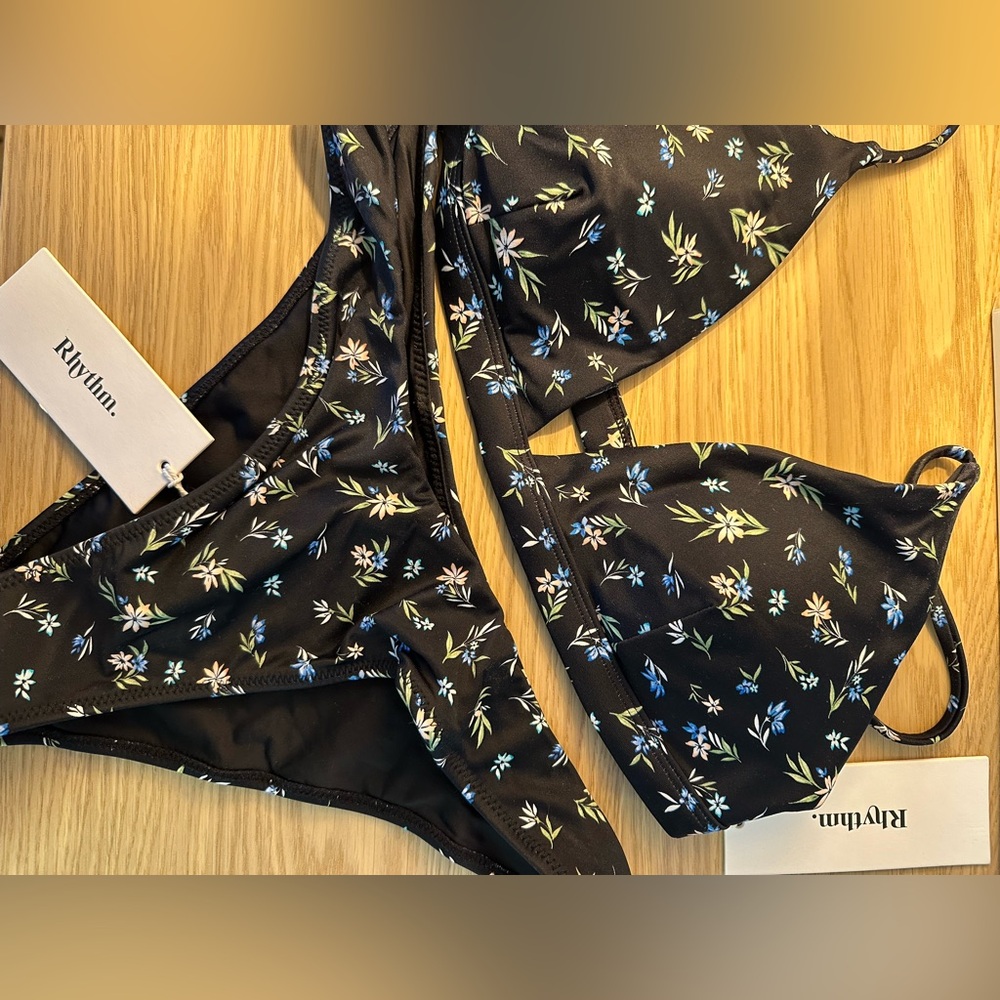 NWT Rhythm bikini sz Large top and bottom